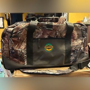 Realtree “Hiwesco” Duffle Bag with Padded Shoulder Strap NWT